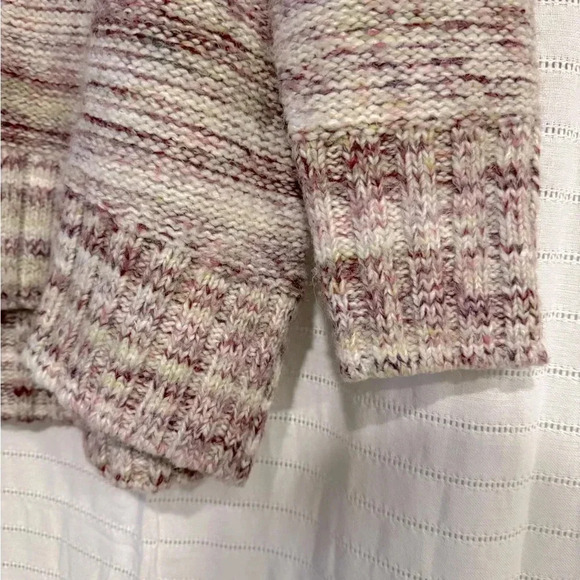 Old Navy Chunky Cozy Crew Neck Sweater - Picture 4 of 6